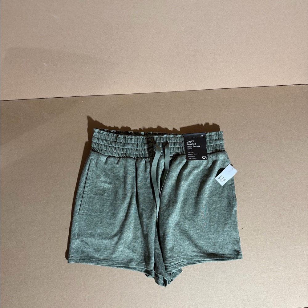 GapFit Women’s XS Brushed Tech Jersey Shorts Desert Sage High Rise NWT
